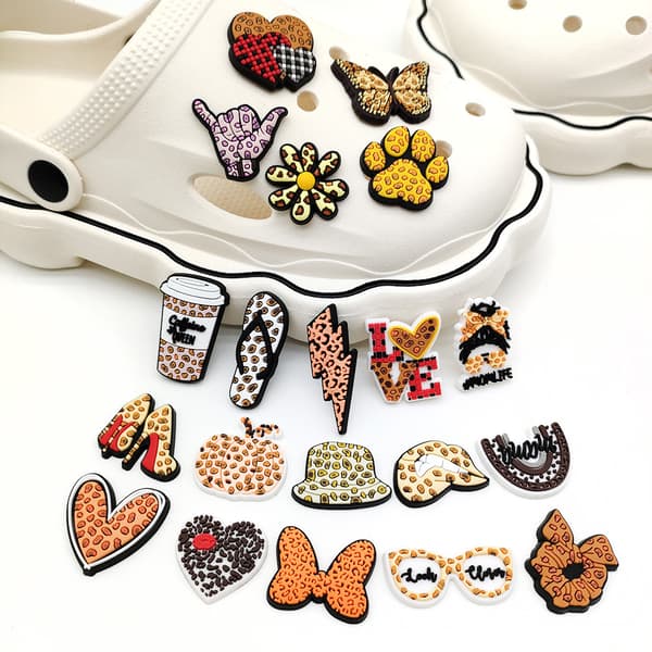 20 kpl 3D Clog Sandaalit Korut (Leopardikuvio), Kenkäkorut, Söpöt Kenkäkorut Clogs Kengille Sandaaleille Rannekoruille DIY