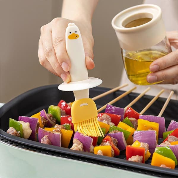 Silikonoljebørsteflaske 2-i-1-design for grillmatlaging, hvitt grillbørstesett