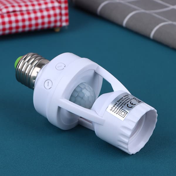 1Pc AC100-240V E27 Socket Converter med PIR bevegelsessensor LED White