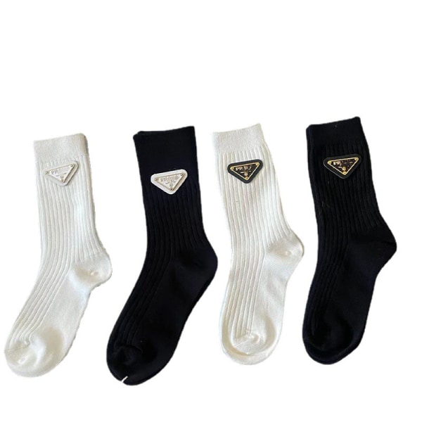 1 Par Ins Style Triangle Label Sort Hvid Lange sokker Simple Le A3