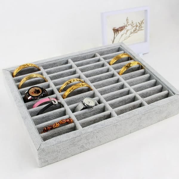 Grå smykkedisplaystativ, armbåndsbakkeorganisator.