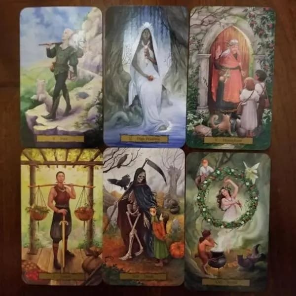 \"Heksehaven\" Tarot – 78 kort; manifestation og magi venter dig i heksehaven.