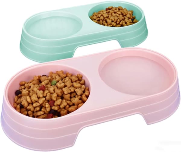 Sett med 2 dobbeltveggede plastskåler for kattunger og valper – Multifunksjonelle mat- og vannskåler for katter og hunder (rosa + lyseblå)