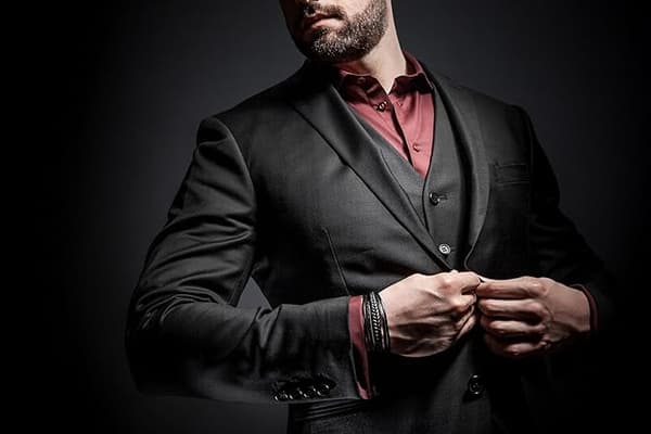 Flettet læderarmbånd til mænd (sort/brun), magnetlås, gaveæske.