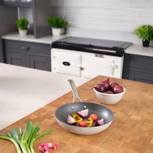Non-stick stekpanna 20 cm i smidd aluminium - Laura Ashley - Mörk turturduva - Induktionskompatibel - av Pendeford grå