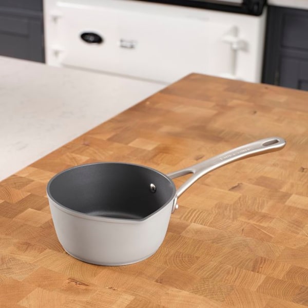 Non-stick mjölkkastrull 16 cm med hällpip Laura Ashley - Mörk turturduva - Induktionskompatibel från Pendeford grå