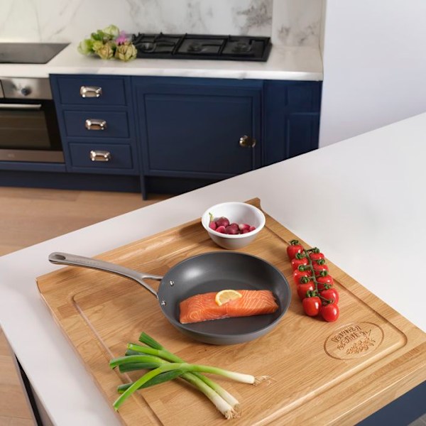 Non-stick stekpanna 24 cm i smidd aluminium - Laura Ashley - Mörk skiffer - Induktionskompatibel - av Pendeford Mörkgrå