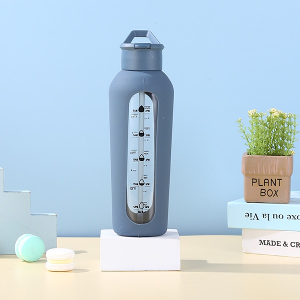 Lasivesipullo pillillä ja kahvakannella, vesipullot juomisaikamerkinnöillä ja pillillä 700ml -AD5-