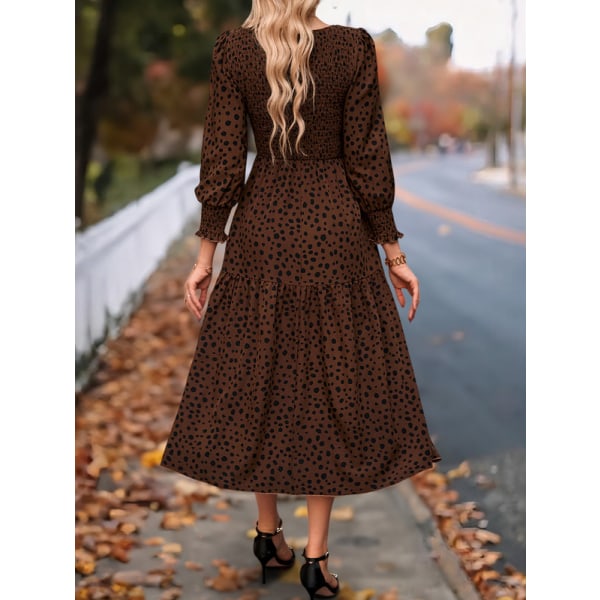 Rynkad klänning med dalmatinermönster, volangkant svart XL