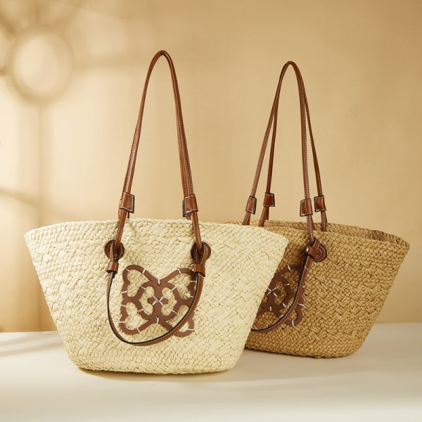 Väska, palmblad, med läderhandtag och läderrem