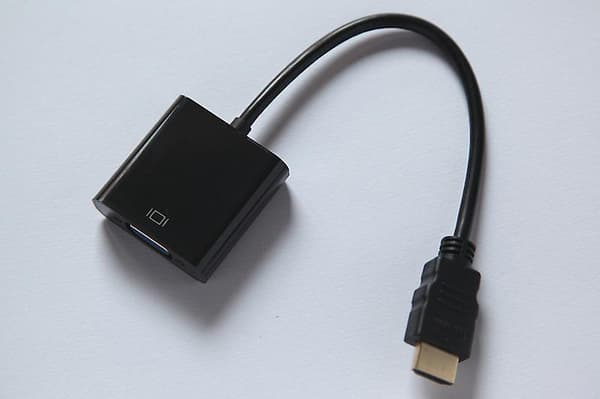 Nettverks-dekoder koblet til projektor skjerm HDMI til VGA buss HD-konverter 2-pakning