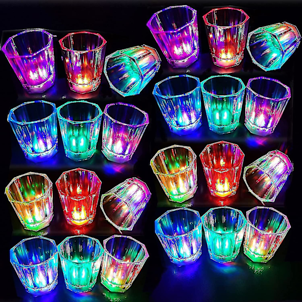 Set med 24 LED-upplysta vinglas för att göra festen roligare