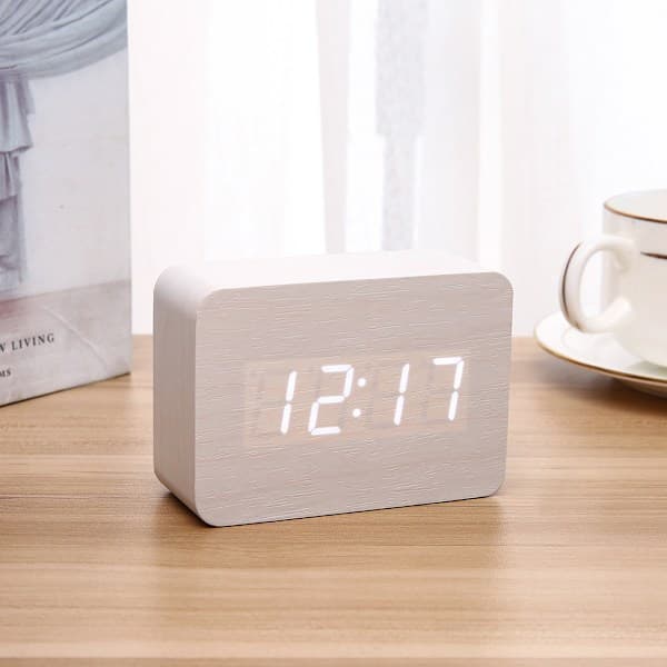 Digital väckarklocka i trä, justerbar ljusstyrka, röststyrning, LED-klocka, rektangulär display, tid, temperatur, heminredning
