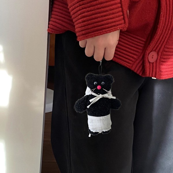 Plush svart bjørn med hvitt forkle og skjerf - Stoffdyr, Plushie, DIY nøkkelring, pynt, ryggsekkpynt