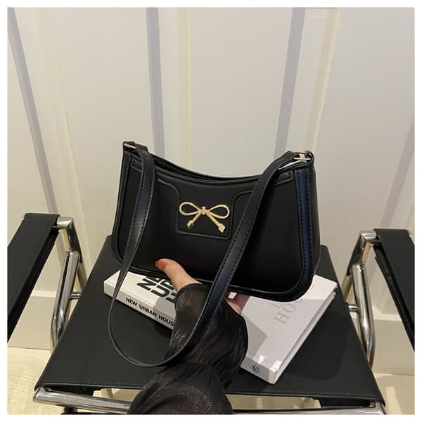 Elegant rosettprydd axelväska Black