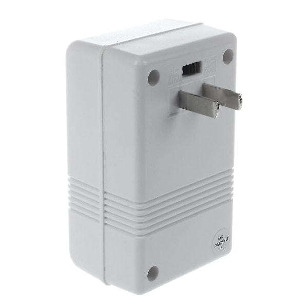 100W 110V/120V - 220V/240V jännitekorotin/jännitealentaja matkakäyttöön, valkoinen