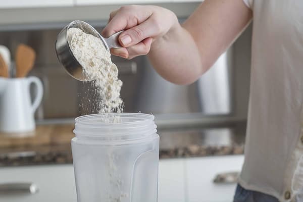 Pandekagedejmixer i plast, blander 4 kopper dej, hvid
