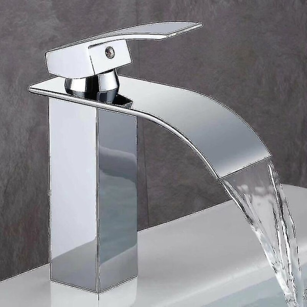 2024 Baderomskran, moderne design av Cascade Faucet Lavabo, slitesterk kobberventilhusdesign, forkrommet messing. Varmt og kaldt vann tilgjengelig