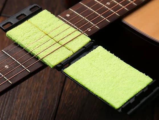 Gitarrtillbehör, strängrengöring greppbräda, strängrengörings- och underhållsverktyg, gitarrsträngrengörare.