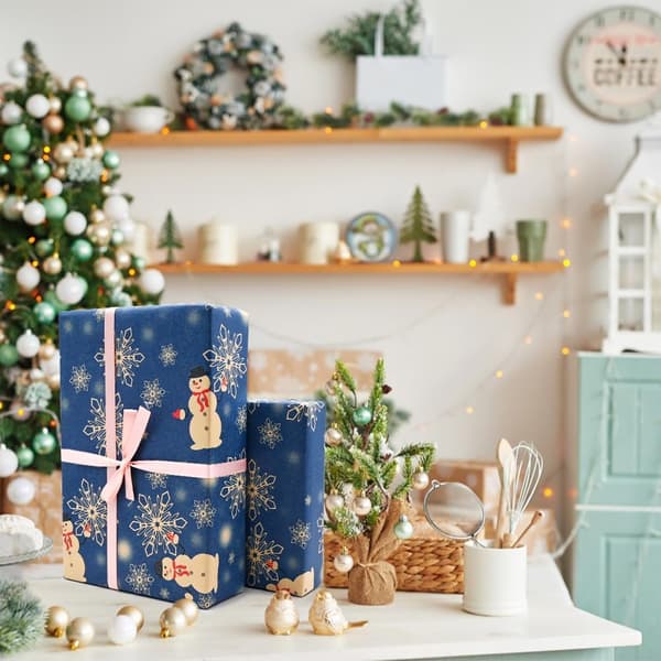 Julklappspapper rulle 43cm*15m, tryckt med snögubbe och snöflingor, blått återvinningsbart presentpapper
