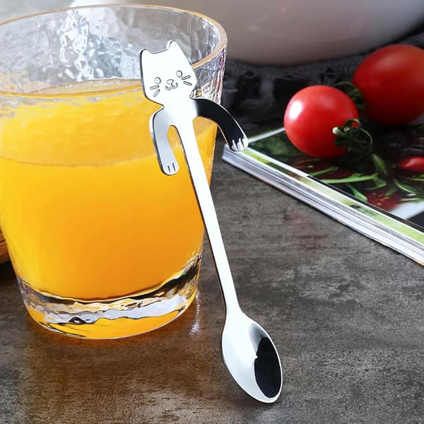 Yndig katteformet teske i rustfrit stål – perfekt til servering af desserter, snacks, is m.m.