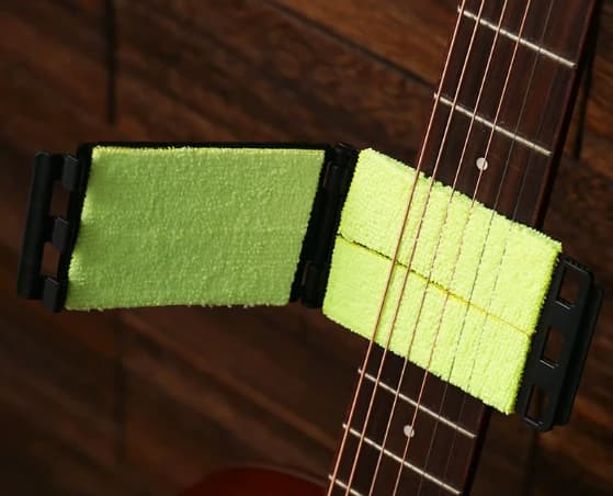 Gitarrtillbehör, strängrengöring greppbräda, strängrengörings- och underhållsverktyg, gitarrsträngrengörare.