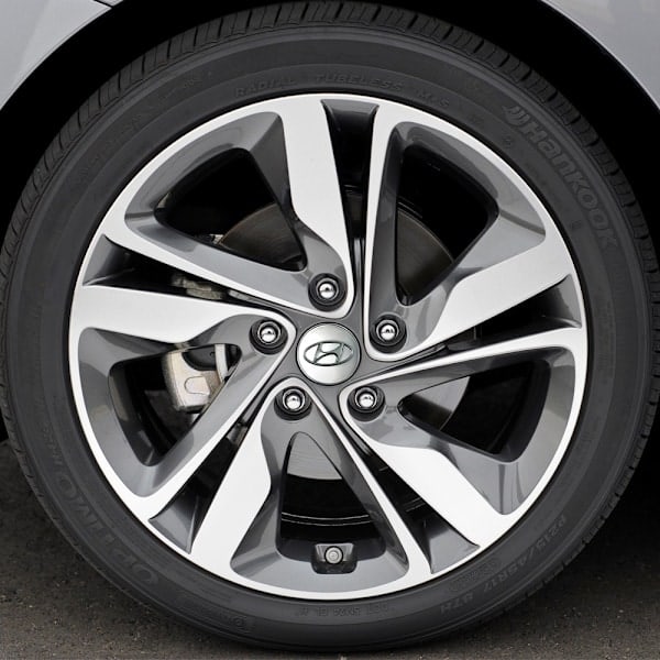 4-pack - Moderna navkapslar/navlogotyper - B 70 60mm - Silver