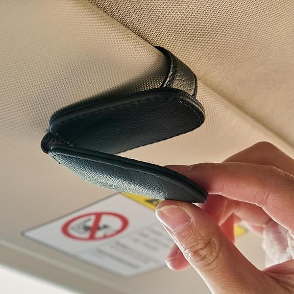 Premium solbrilleholder i ægte læder, egnet til solskærme i biler (sort)