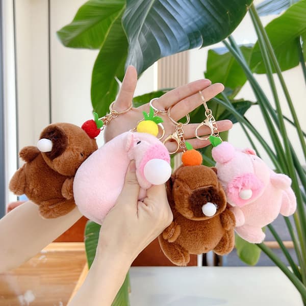 Söpö kapybara-pehmoavainnippu Kawaii-nukkeavainnippu reppuun A2