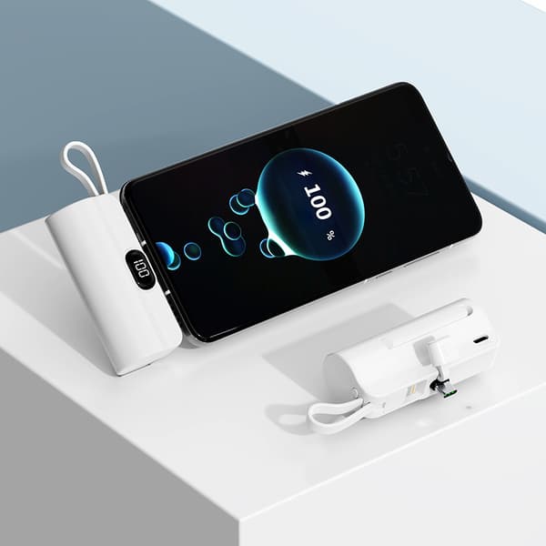 Fickströmbank med digital display, mini 5000mAh med stativ, nödmobilströmförsörjning. white