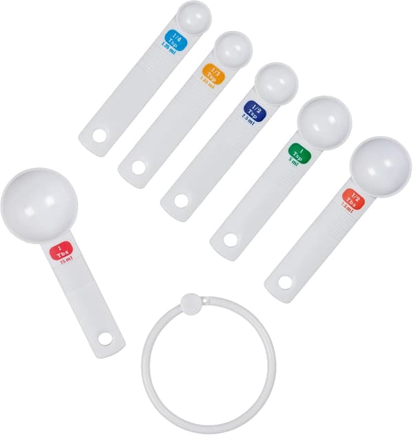 Måleskeer i plast, sæt med 6 skeer med 1/4 tsk/1,25 ml - 1/3 tsk/1,65 ml - 1/2 tsk/2,5 ml - 1 tsk/5 ml - 1/2 spsk/7,5 ml - 1 spsk/15 ml mål