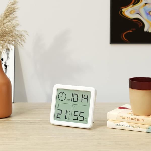 Mini digital inomhustermometer. Professionell bärbar hygrometer med stor display och klocka. Noggrann vit termometer. Hygrometer