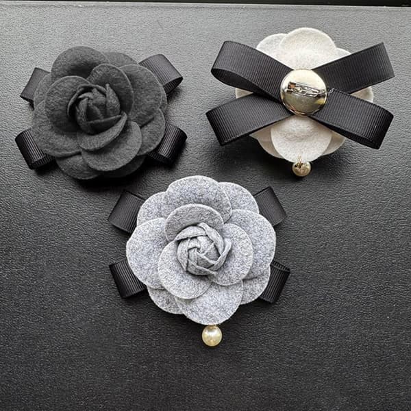 Elegant moteplagg for kvinner og jenter, rutete kameliabrosjer A3
