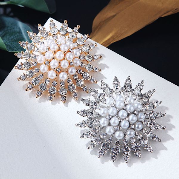 Rhinestone blomma broscher pärla klassiska brosch nålar kvinnor smycken One Size