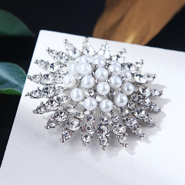Rhinestone blomma broscher pärla klassiska brosch nålar kvinnor smycken One Size