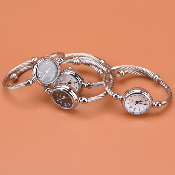 1 stk sølv armbånd klokker kvinner mote armbånd kvarts klokke s D one size