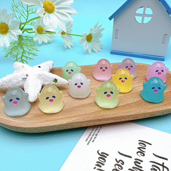 8 st Mini lysande harts spöke prydnadsföremål och tecknad liten spöke Random Color 8Pcs