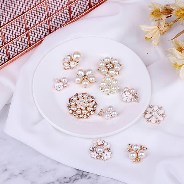 10 stk. perle-rhinestone-pyntknapper, flat bakside, dekorasjon F