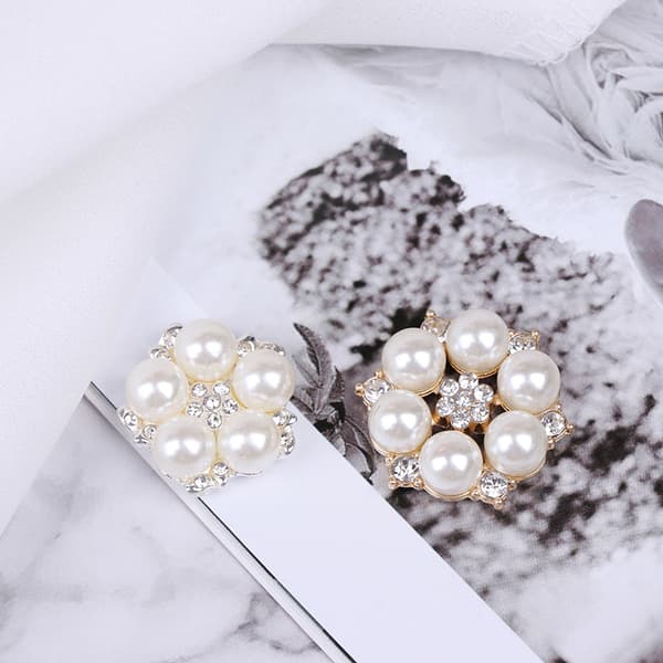 10 stk. perle-rhinestone-pyntknapper, flat bakside, dekorasjon F