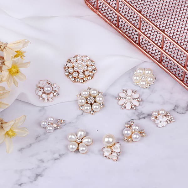 10 stk. perle-rhinestone-pyntknapper, flat bakside, dekorasjon F