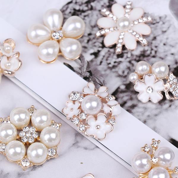 10 stk. perle-rhinestone-pyntknapper, flat bakside, dekorasjon F