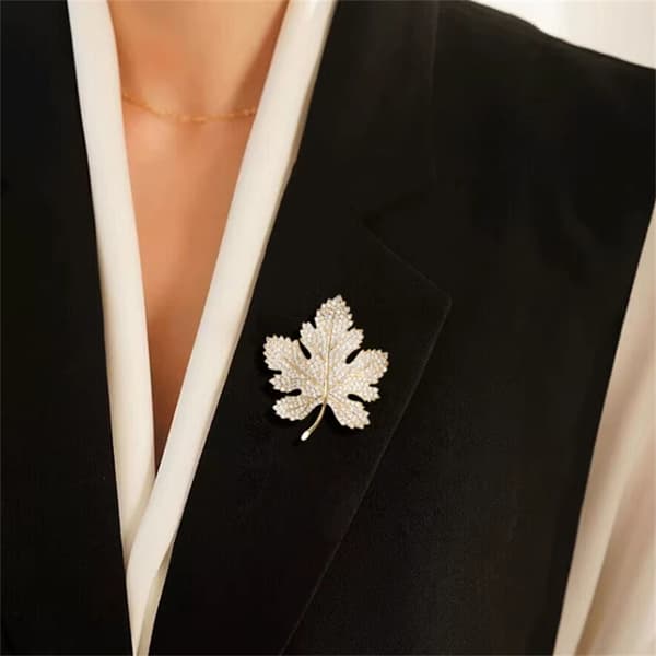 Utsökta Lönnlövsbroscher Lyxiga Eleganta Pins Mångsidiga Shi Silver