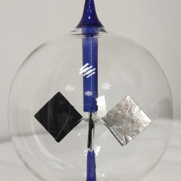 4-bladigt roterande glasvindkraftverk solcellsdriven A (FMY)