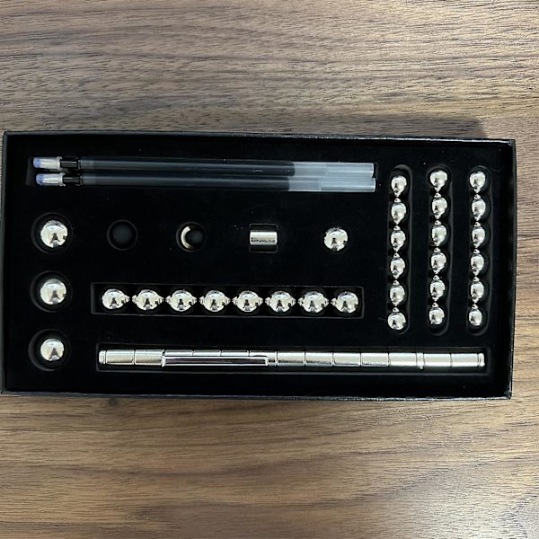 Magneettinen Fidget-kynä Monitoiminen Deformoituva Taika Kirjoitus Decompression Lelu, 100% Uusi (FMY) Silver