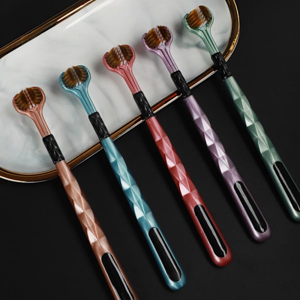 5-pakkauksen pehmeäharjainen hammasharja kolmella sivulla syväpuhdistukseen hampaille ja ikenille, kieliraapimella, polypropeeniharjakset, aikuisille 18+ (FMY) 5 pcs toothbrush