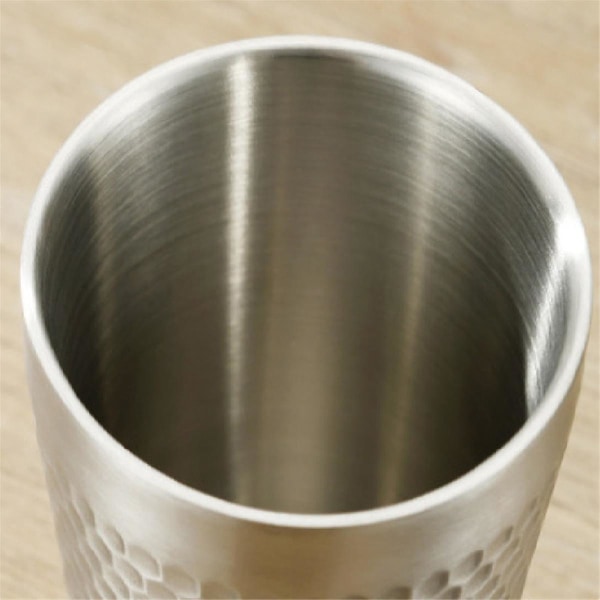 Kaksiseinäinen Keep Cold Beer Cup 304 ruostumattomasta teräksestä valmistettu muki Vasarattu rakenne Vesimukit Kahvimatkamuki Palovamma (FMY)