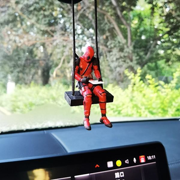 Deadpool-nukkekoriste Kaunis tyylikäs keinu-design Piirretty Koriste PVC Deadpool Auton roikkuva koriste Autolle Mengxi  (FMY) A
