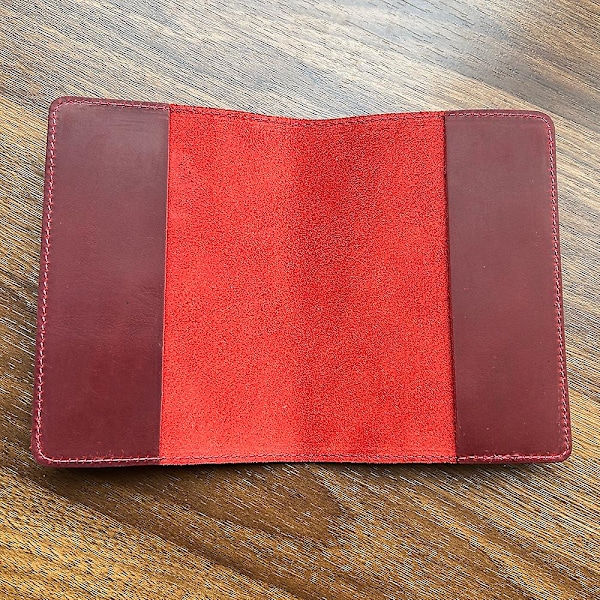 Tilpasset gravert ekte lærpassdeksel med navn, tomt, unisex, vanlig passholder (FMY) Red with Names