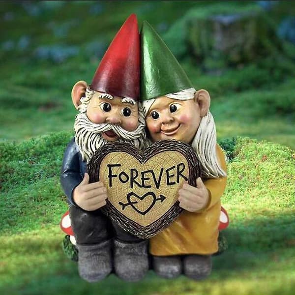 Forelsket dværgstatue med hjerteformet \"Forever\" træskive i harpiks til havepynt (FMY)
