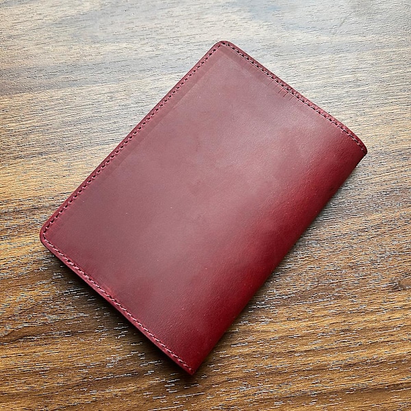 Tilpasset gravert ekte lærpassdeksel med navn, tomt, unisex, vanlig passholder (FMY) Red with Names
